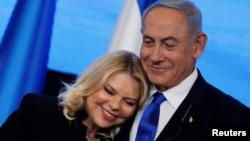 Perdana Menteri Israel Benjamin Netanyahu dan istrinya, Sara (foto: dok). 