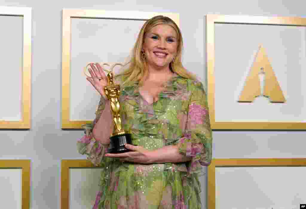 Emerald Fennell, winner of the award for best original screenplay for &quot;Promising Young Woman,&quot; poses in the press room at the Oscars on Sunday, April 25, 2021, at Union Station in Los Angeles. (AP Photo/Chris Pizzello, Pool)