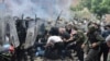 Sukobi pripadnika KFOR-a i demonstranata u Zvečanu (Foto: REUTERS/Laura Hasani)