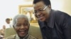 Former South African President Nelson Mandela and his wife Graca Machel at his home in Johannesburg, May 16, 2011 (file photo). (AP)