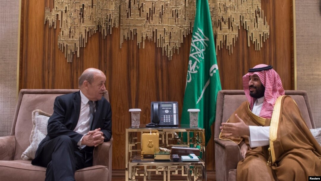 Saudi Crown Prince Mohammed bin Salman meets with France's Foreign Minister Jean-Yves Le Drian, in Riyadh, Saudi Arabia, Nov. 15, 2017. 