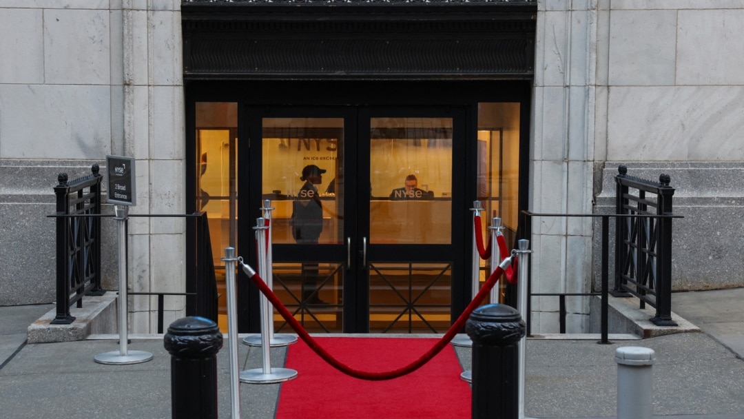 Entrada de la Bolsa de Nueva York en el distrito financiero del bajo Manhattan el 11 de marzo de 2025.