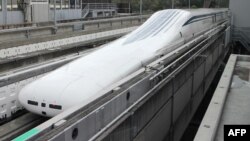 日本中央鐵路公司的磁懸浮列車在打破紀錄後返回車站