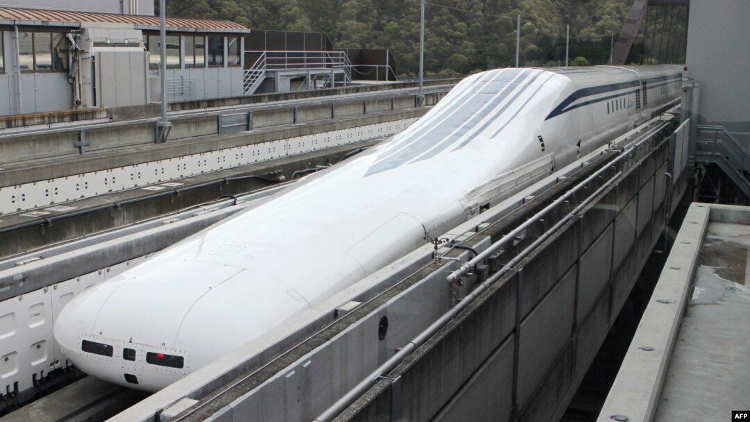 The Central Japan Railway Co.'s seven-car 'magnetic levitation' or maglev train returns to the station after setting a new world speed record in a test run near Mount Fuji, April 21, 2015. 