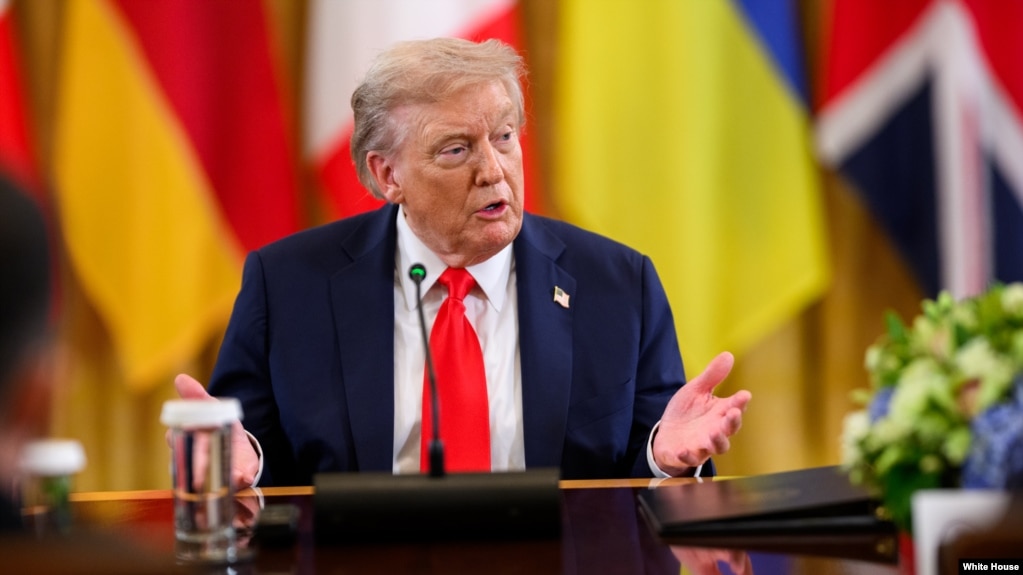 2025年8月18日，唐纳德·特朗普总统在白宫东厅与乌克兰总统弗拉基米尔·泽连斯基和欧洲领导人举行多边会晤。