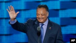 El reverendo Jesse Jackson fue diagnosticado con la enfermedad de Parkinson, en la foto aparece durante la Convención Demócrata de 2016 en Filadelfia. Julio 27, 2016.