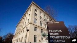 Gedung Komisi Perdagangan Federal AS (FTC) di Washington, 28 Juni 2015. FTC memutuskan akan menyelidiki peran Microsoft, Nvidia dan OpenAI dalam kepopuleran kecerdasan buatan, 6 Juni 2024. (Foto: Alex Brandon