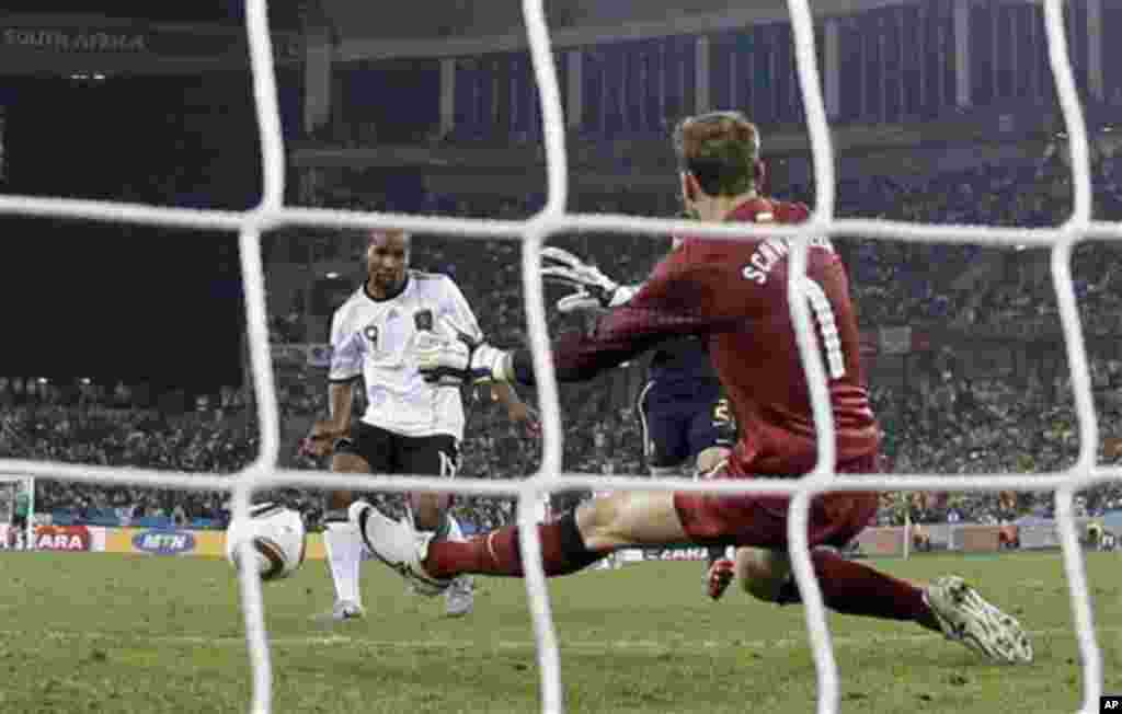 Germany's Cacau, left, scores his side's fourth goal against Australia goalkeeper Mark Schwarzer, right, during the World Cup group D soccer match between Germany and Australia at the stadium in Durban, South Africa, Sunday, June 13, 2010. (AP Photo/Gero 