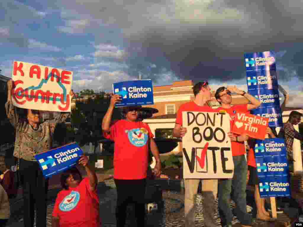 Supporters of Hillary Clinton and Tim Kaine hold signs near Longwood University in Farmville, Va., where the debate was held. (K.Gypson/VOA)