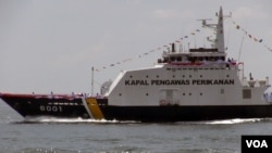 Kapal Pengawas Perikanan Orca 01, satu dari empat Kapal Pengawas SKIPI yang diluncurkan hari Jumat (8/4) di Jakarta (VOA/Ahadian).