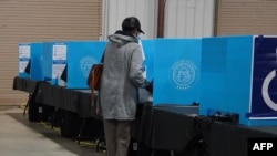 Первый деть досрочного голосования на выборах в Сенат. Атланта, штат Джорджия. 14 декабря 2020г.