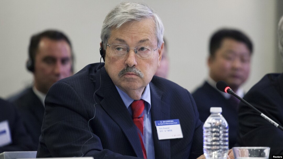 Gubernur Iowa Terry Branstad menghadiri pertemuan dengan Presiden China Xi Jinping dan empat gubernur AS lainnya di Seattle, Washington, 2015. (Reuters/Matt Mills McKnight)