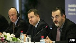 Ministar za ljudska i manjinska prava Svetozar Čiplić govori u prisustvu ministra unutrašnjih poslova Ivice Dačića i stalnog predstavnika UNDP-a Vilijama Infantea na otvaranju dvodnevne konferencije "Antidiskriminacija u Srbiji: presek i perspektive" Prog