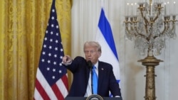 FILE - Presiden Donald Trump dan Perdana Menteri Israel Benjamin Netanyahu dalam konferensi pers di Ruang Timur Gedung Putih di Washington, D.C., 4 Februari 2025.