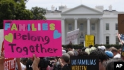 Una protesta frente a la Casa Blanca en Washington el 20 de junio del 2018 en contra de la política del gobierno de Donald Trump de separar a familias de inmigrantes en la frontera. 