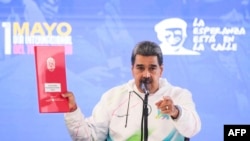 El presidente Nicolás Maduro habla durante un evento por el Día del Trabajador, en Caracas, el 1 de mayo de 2024. 