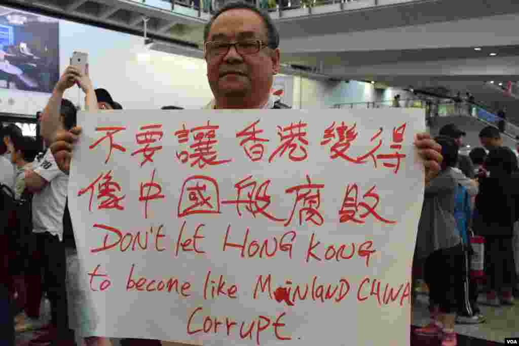 香港市民楊先生。（美國之音湯惠芸攝）