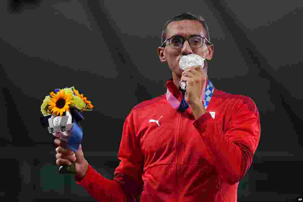 Ahmed Elgendy of Egypt celebrates on the podium during the medal ceremony for the men&#39;s modern pentathlon at the 2020 Summer Olympics, Saturday, Aug. 7, 2021, in Tokyo, Japan. (AP Photo/Hassan Ammar)