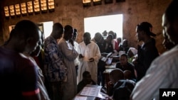 Des électeurs votent lors du référendum constitutionnel, Bangui, 14 décembre 2015.