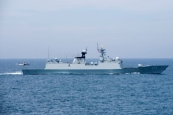 A Chinese naval Z-9 helicopter prepares to land aboard the PeopleÕs Liberation Army (Navy) frigate CNS Huangshan (FFG-570) as the ship conducts a series of maneuvers and exchanges with the Arleigh Burke-class guided-missile destroyer USS Sterett.