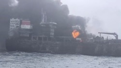 Tim penyelamat bekerja di lokasi setelah sebuah kapal kargo ditabrak oleh kapal tanker yang membawa bahan bakar jet untuk militer AS di lepas pantai Inggris timur, Senin, 10 Maret 2025. 