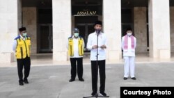 Presiden Jokowi saat meninjau kesiapan "Kenormalan Baru" di Masjid Istiqlal, Jakarta, 2 JUni 2020. (Foto: Twitter/@KemensetnegRI)