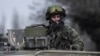 بحران در کریمه: اوکراین از اقدام قهرآمیز علیه «تحریکات» روسیه پرهیز می کند