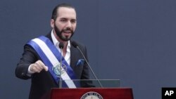 El presidente de El Salvador, Nayib Bukele, acusó a dos dirigentes del izquierdista Frente Farabundo Martí para la Liberación Nacional (FMLN), de financiar bandas criminales.