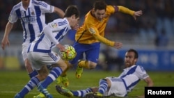 Le FB Barça contre le Real Madrid à San Sebastian, Espagne, le 9 avril 2016.