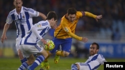 Le FB Barça contre le Real Madrid à San Sebastian, Espagne, le 9 avril 2016.