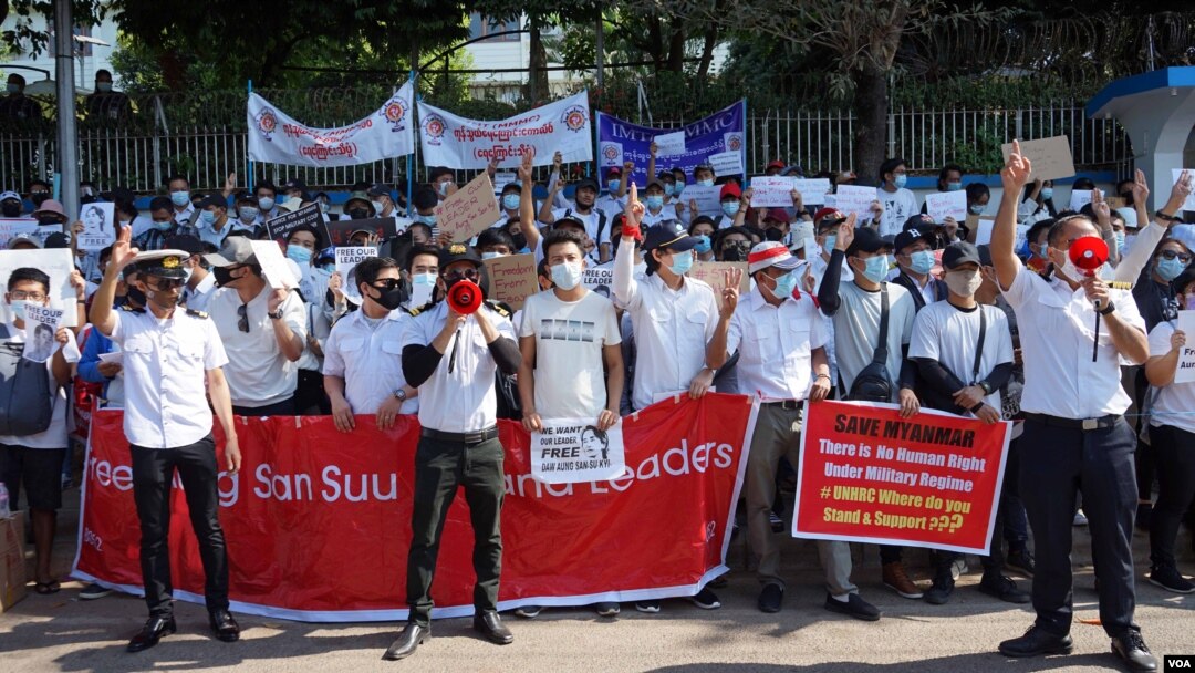 Demonstrators denounce the military coup at a rally in Yangon, Myanmar, Feb. 10, 2021. (VOA Burmese Service)