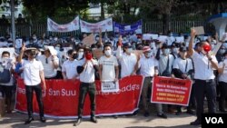 Demonstrators denounce the military coup at a rally in Yangon, Myanmar, Feb. 10, 2021. (VOA Burmese Service)