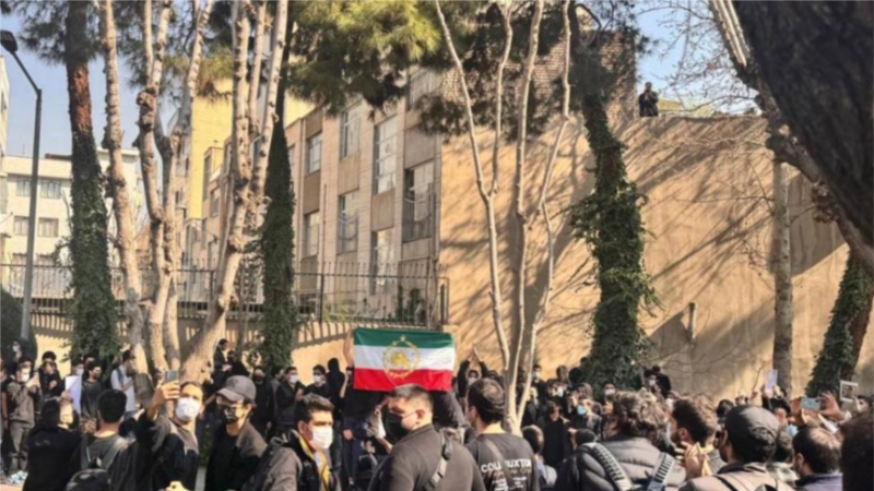 سلفی اجباری برای دانشجو در «سیرک تجمعات حکومتی»؛ «سقوط دانشگاه به شعبه بازجویی و پروپاگاندای» رژیم 