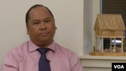 Liang Sidney is the head of Civic Engagement project and also a grant coordinator at Lowell Community Health Center, in Lowell, Massachusetts. (VOA Khmer)