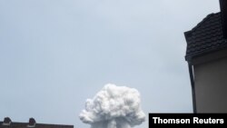 دود انفجار شهرک صنعتی شرکت‌های شیمیایی در شهر لورکوزن، آلمان - ۲۷ ژوئیه ۲۰۲۱