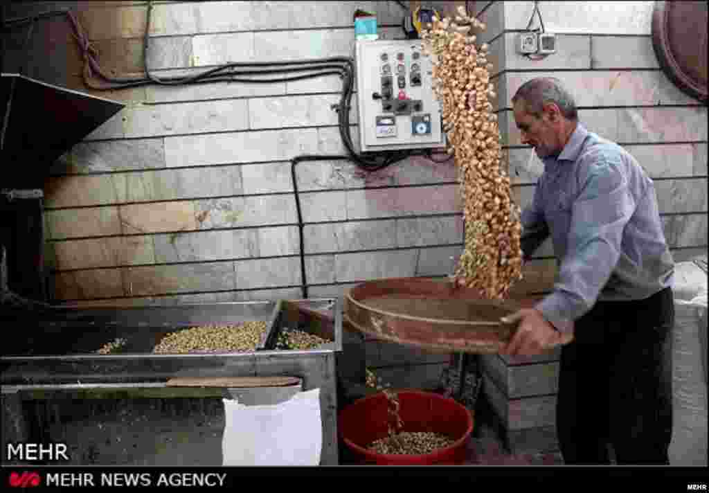 تفت آجیل در بازار تهران