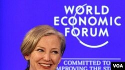 Pimpinan eksekutif DuPont USA, Ellen Kullman dalam sidang Agenda Global Tahun 2011 pada Forum Ekonomi Dunia di Davos, Swiss.