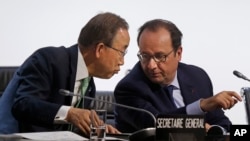 Le président français François Hollande et le secretaire général de l'ONU, Ban Ki-moon