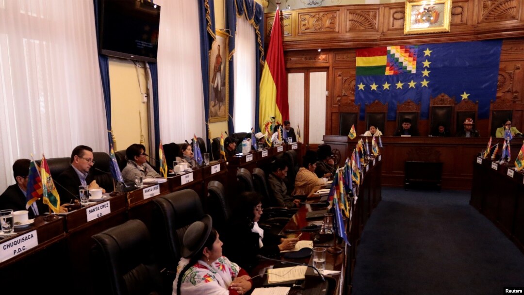 Debate de legisladores bolivianos durante una sesión del Senado el 20 de noviembre de 2019.