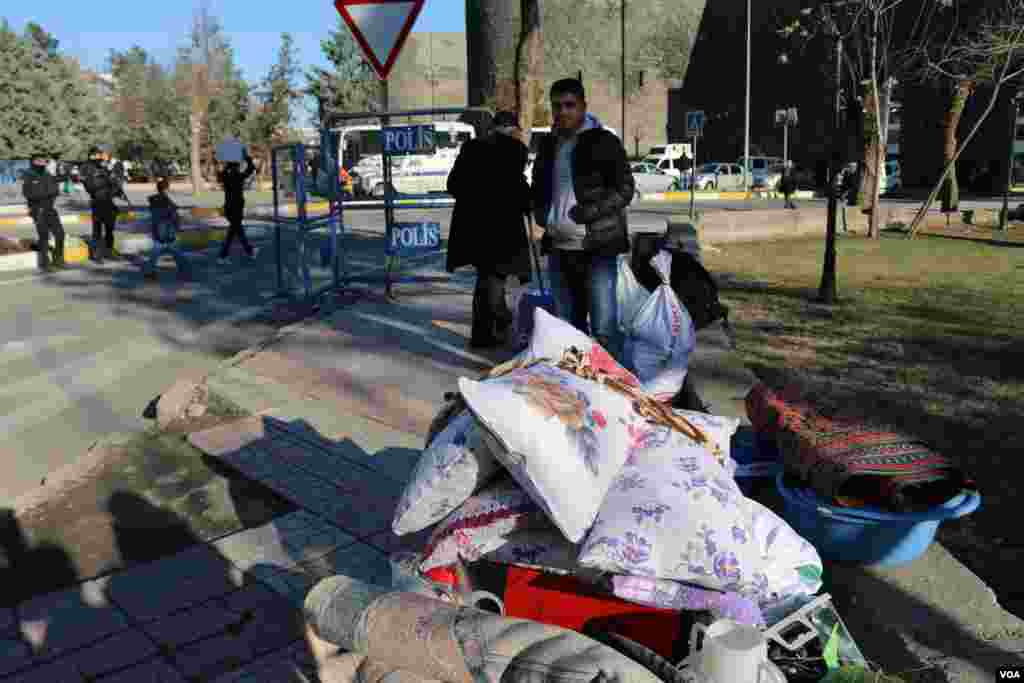 Residents living Sur district in Diyarbakir after the curfew was expanded