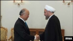 Ketua IAEA Yokia Amano bertemu dengan Presiden Hassan Rouhani di Tehran (17/8/2014). Laporan terbaru IAEA menyatakan badan itu hanya mencapai kemajuan kecil sehubungan dengan penyelidikan nuklir Iran. 