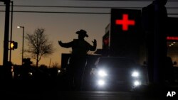 Polisi Texas sedang mengatur lalu lintas dekat lokasi ledakan baru, di Austin, Texas, 20 Maret 2018.