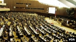 Suasana sidang paripurna DPR/MPR dan DPD RI, 1 Oktober 2014. (VOA/Andylala Waluyo).