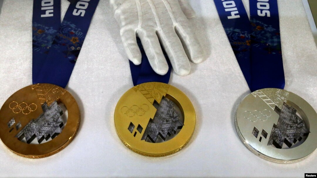 An employee arranges medals for the 2014 Winter Olympic Games during a presentation for the public at a jewellery shop in St. Petersburg September 19, 2013.
