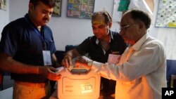 རྒྱ་གར་གྱི་ཕྱོགས་འགལ་ཚོགས་པ་དང་འོས་བསྡུའི་གྲུབ་འབྲས།