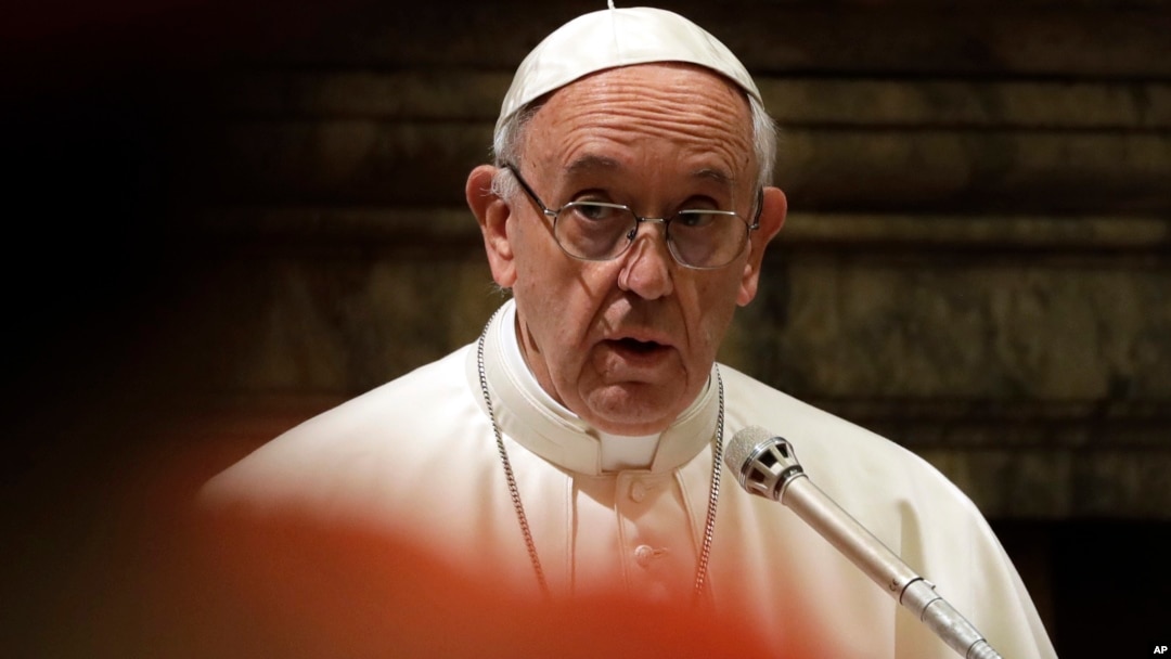 El papa dijo que el Vaticano debe modernizarse para responder mejor a las necesidades de la Iglesia de hoy.