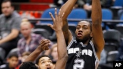 L'ancienne vedette des San Antonio Spurs, Kawhi Leonard, Minneapolis, le 8 mars 2016.