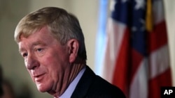 Cựu thống đốc bang Massachusetts Bill Weld phát biểu trong một sự kiện gặp gỡ cử tri tại thành phố Bedford, bang New Hampshire, ngày 15 tháng 2, 2019. 