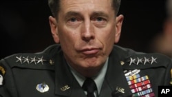 U.S. and NATO commander in Afghanistan Gen. David Petraeus (file photo – 23 Nov 2010)