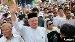 FILE - Former Malaysian Prime Minister Najib Razak and his wife, Rosmah Mansor, attend the Anti-ICERD (International Convention on the Elimination of All Forms of Racial Discrimination) mass rally in Kuala Lumpur, Malaysia, Dec. 8, 2018.